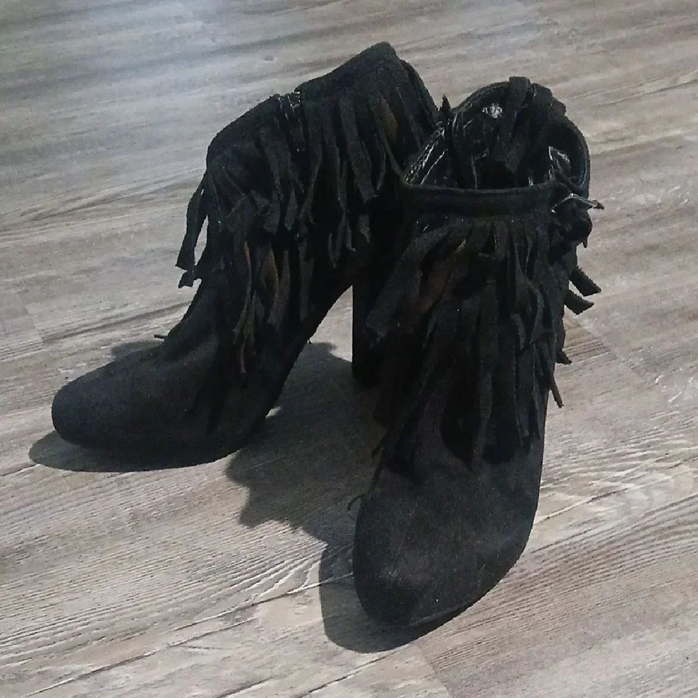 Dots black fringe heeled ankle booties booties Sz 5